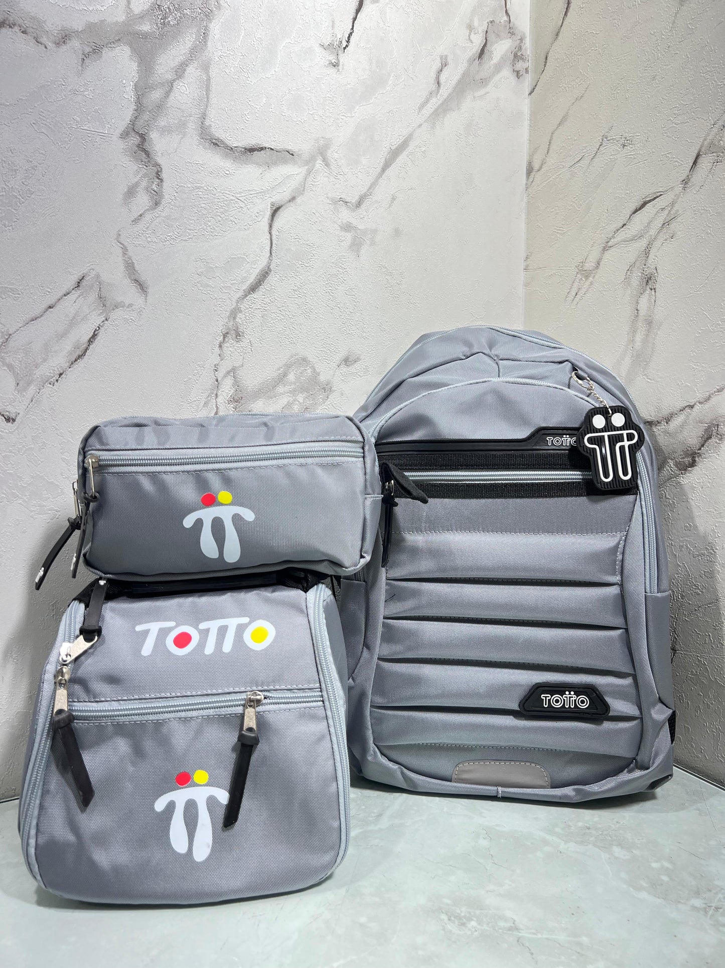 Trío Estudiantil : morral + lonchera + cartuchera en oferta